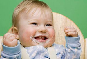 Дете 9 месеца да се забавлявате докато ядете