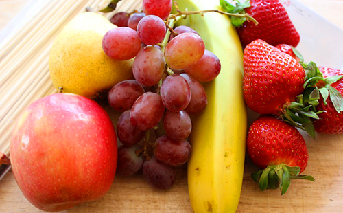 Асортирани ярки и вкусни плодове