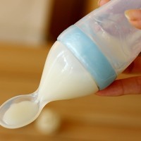 Бутилка за мляко с лъжица