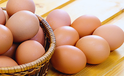 Пилешки яйца в кафява черупка