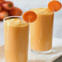 Полезен коктейл от настъргани моркови и мляко