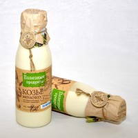 Козе мляко в реколта бутилки