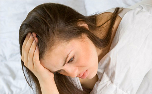 Бедната жена има главоболие от безсъние