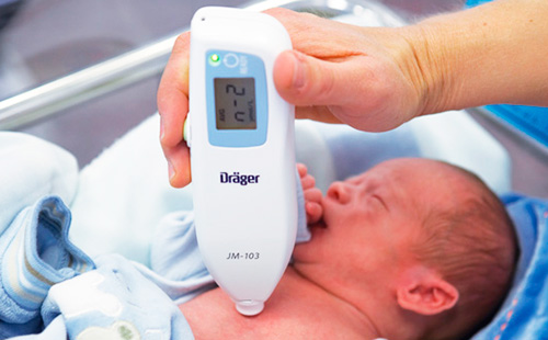 Измерване нивото на билирубин в кръвта на новородено