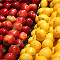 Червени ябълки и жълти лимони
