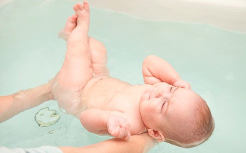 Къпане на бебета