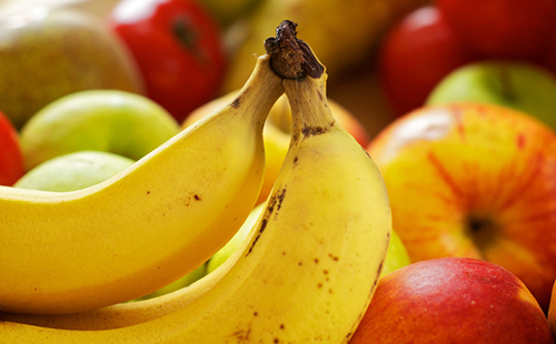 Полезни банани и ябълки