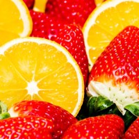 Сочни портокали и червена ягоди за добър апетит