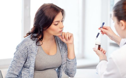 Бременна жена на среща с лекар