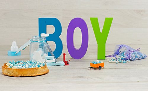Бонбони и играчки на фона на думата Boy